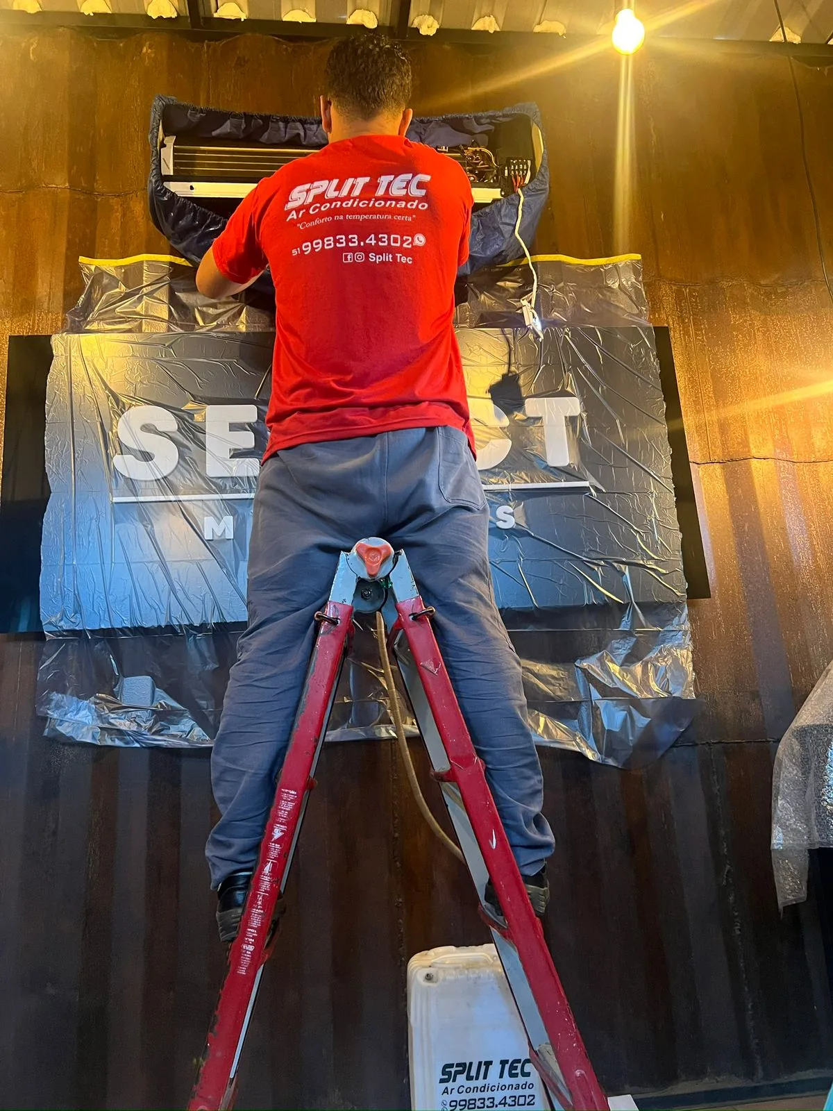 Higienização de ar-condicionado realizada pela equipe Split Tec